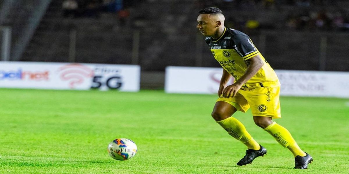 Despedida de Carlinhos: Atleta deixa Cascavel para compor elenco de clube da capital do estado