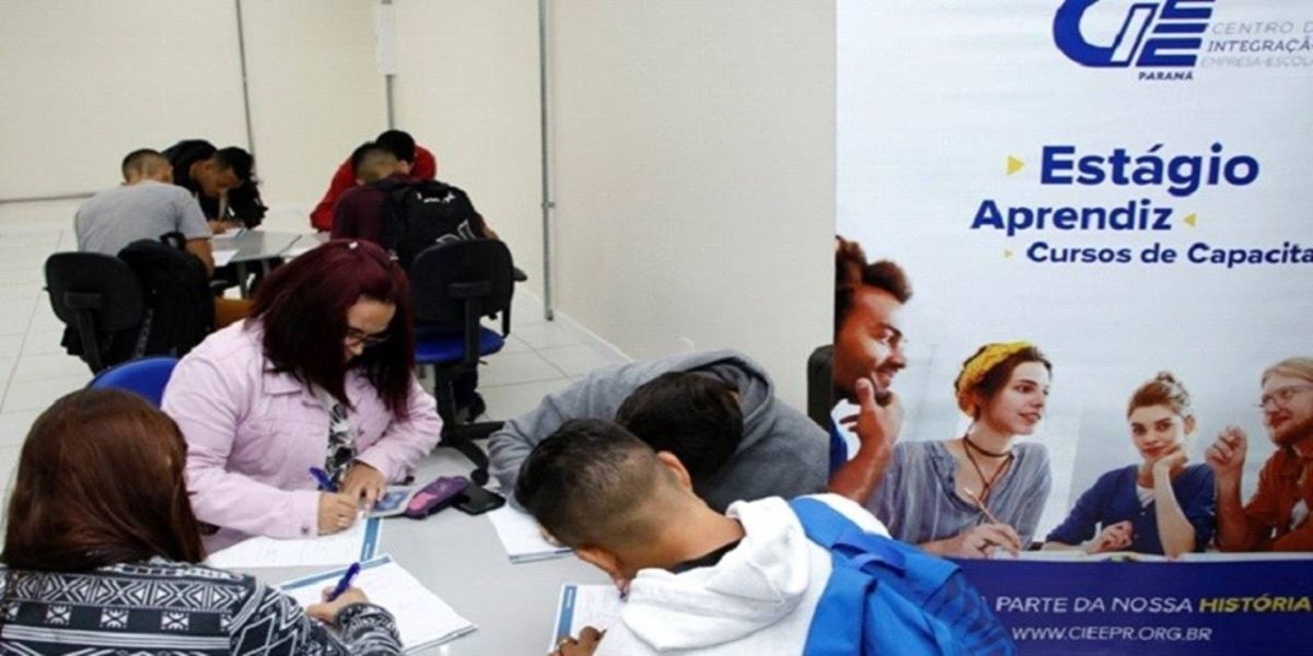 Paraná oferece 3,6 mil vagas de estágio; confira as áreas com mais oportunidades