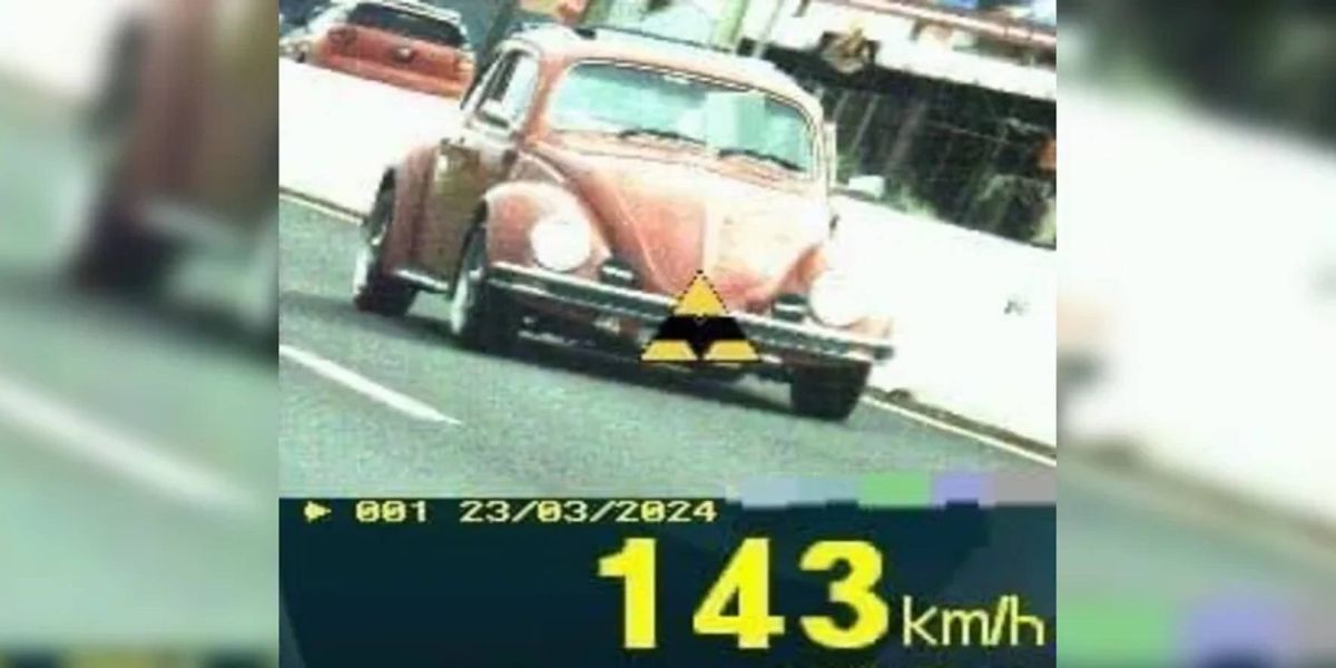 PRE flagra Fusca a 143 km/h em operação radar no Paraná