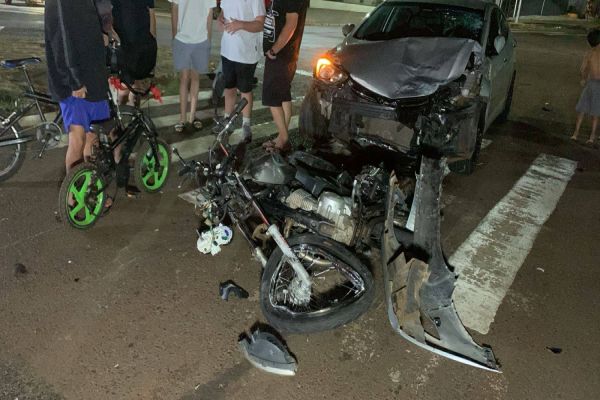 Motociclista fica gravemente ferido após colisão frontal no Jardim Veneza, em Cascavel