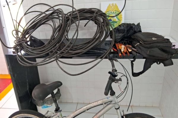 PM prende suspeito por furto qualificado de fios de cobre no Bairro Alto Alegre em Cascavel