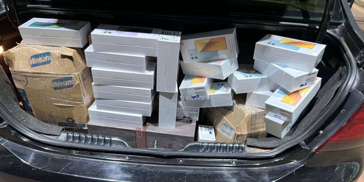 Receita Federal apreende quatro veículos com mercadorias irregulares em operação na BR-277