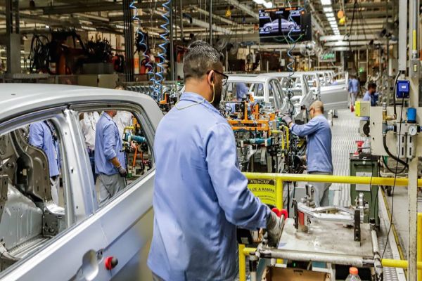 PIB do Paraná cresce o dobro da média nacional em 2023, com alta de 5,8%