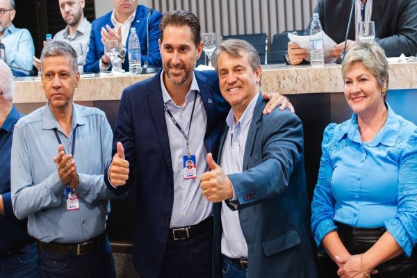 Imagem referente a notícia: Marcio Rauber assume a Presidência da AMOP em assembleia eleitoral histórica