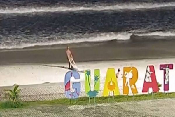 Imagem referente a notícia: Homem é espancado e jogado ao mar no litoral do Paraná; Câmera de segurança registra o crime