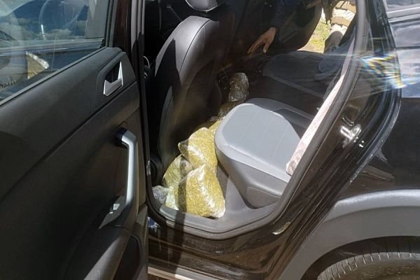 PRF apreende carga de maconha e cigarros eletrônicos após ultrapassagem proibida em Céu Azul