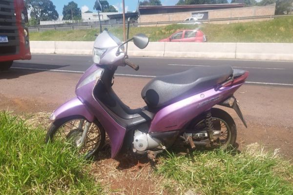 Casal fica ferido após queda de moto na PRc-467 em Cascavel