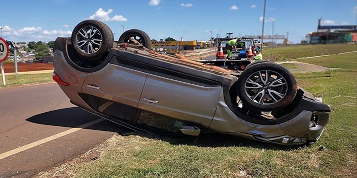 Capotamento no Trevo Cataratas: Veículos colidem e causam susto, mas sem feridos