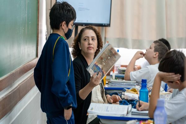 Professores da rede estadual têm mais de 90% de aprovação entre pais e estudantes