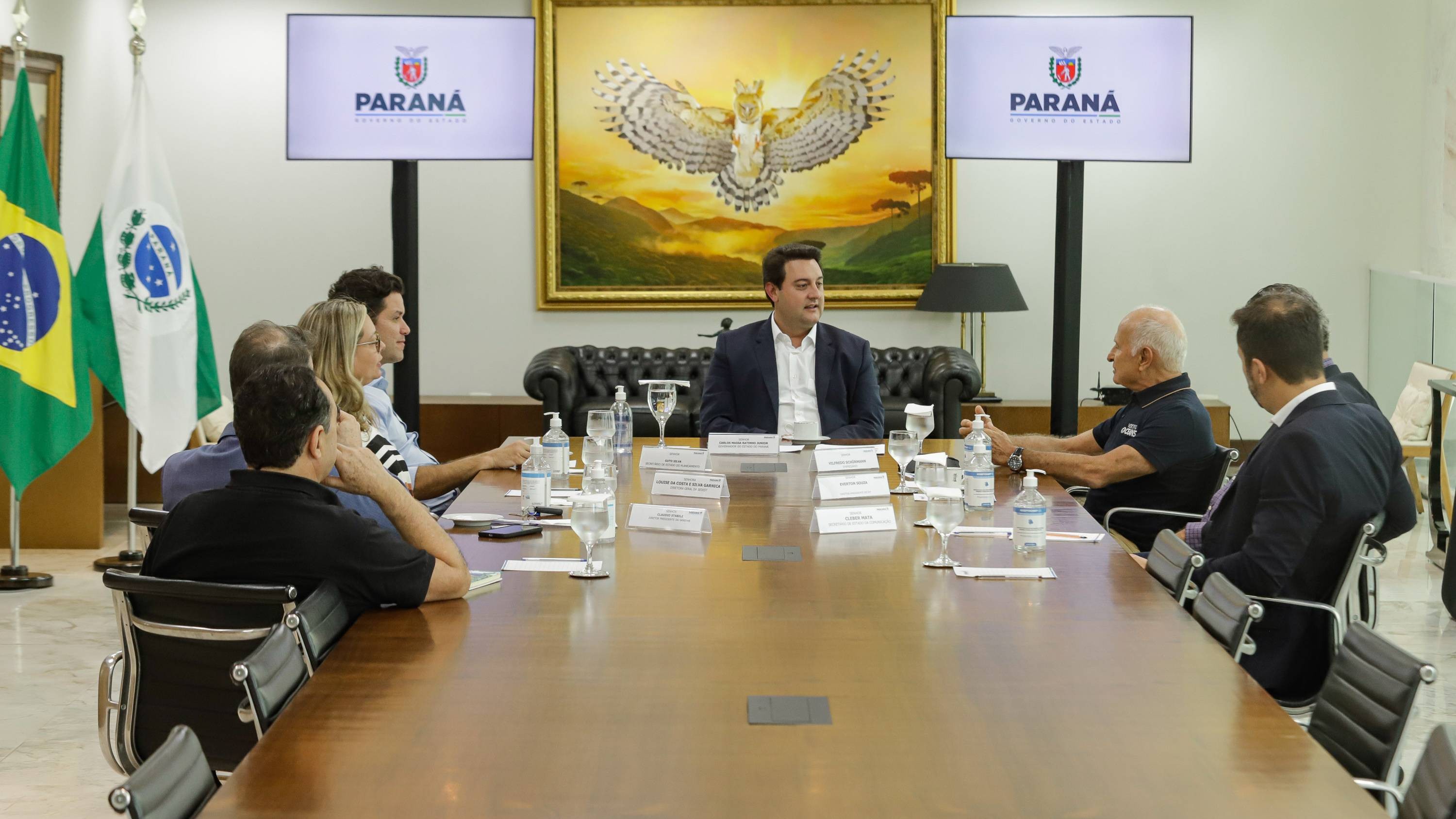 Governador Ratinho Junior discute parcerias ambientais com o velejador Vilfredo Schürmann