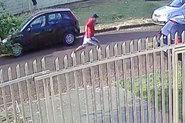 Câmera de segurança registra momento do assassinato de Marcos Paulo Guilhermino no Jardim Clarito