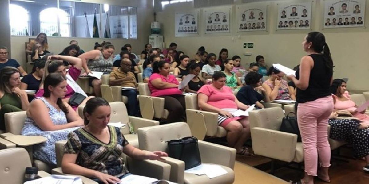 Profissionais da educação em Corbélia se capacitam para atender alunos com necessidades especiais