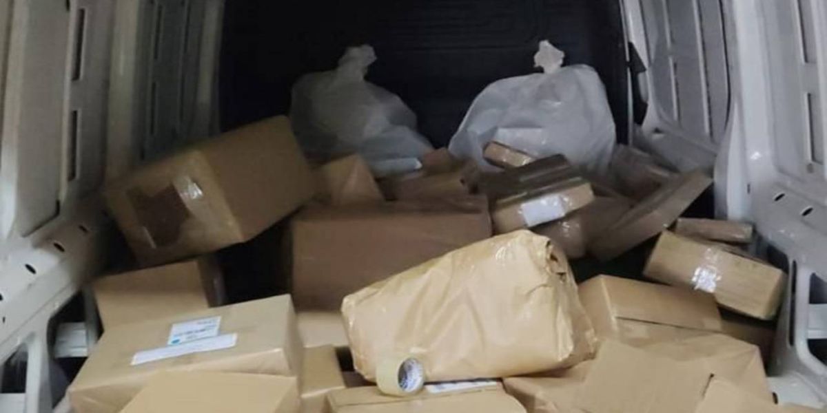 Receita Federal apreende 328 volumes avaliados em 130 mil reais em fiscalização a transportadoras