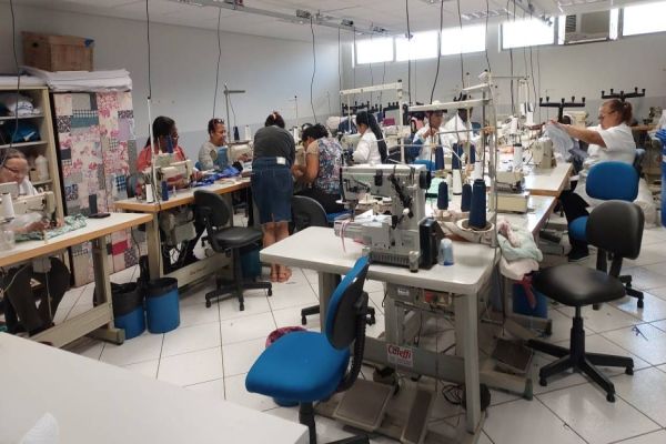 Polo Têxtil tem vagas abertas para curso de auxiliar de confecção