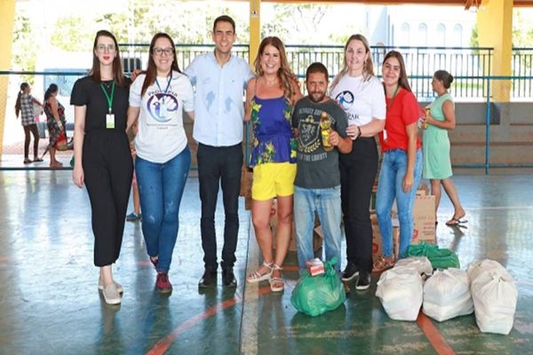 Alimentos e chocolates são repassados para famílias de Juvinópolis e Rio do Salto