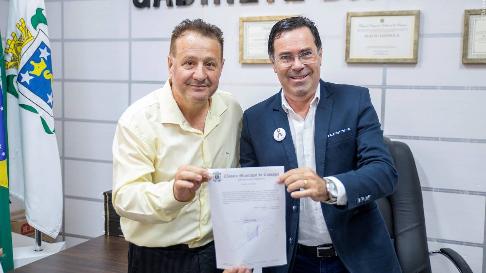 Melo do Pastel assume no lugar de Alécio e diz que é um privilégio liderar a Câmara