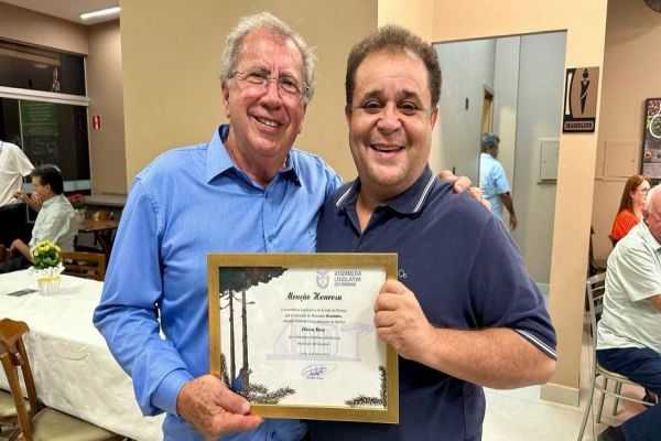 Escultor Dirceu Rosa é homenageado pela Assembleia Legislativa do Paraná