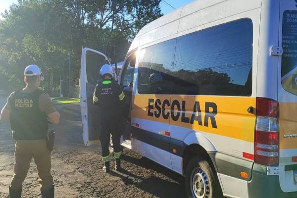 Fiscalização do transporte escolar: falta de cinto de segurança representa mais de 46% das multas