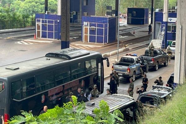 Polícia Federal realiza maior transferência internacional de presos em Foz do Iguaçu