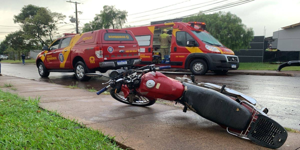 Grave acidente deixa duas pessoas feridas, incluindo uma criança de 11 anos no Bairro Periolo
