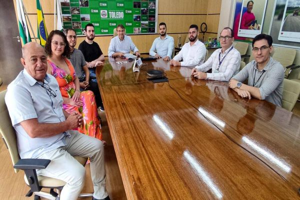 Comitiva cascavelense é recepcionada na Prefeitura de Toledo