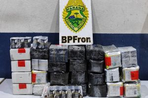 Imagem referente à notícia: BPFRON realiza apreensão de veículo carregado com mercadorias estrangeiras em Corbélia