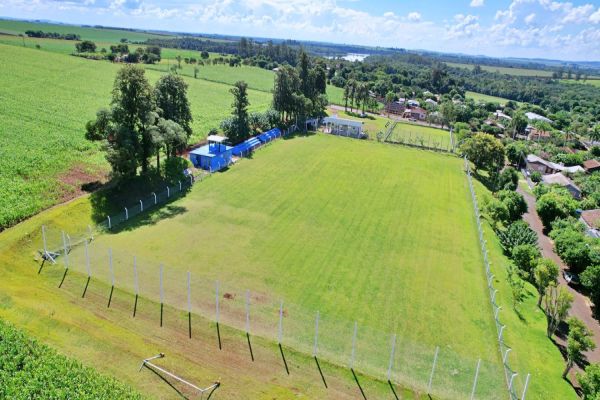 Obras de ampliação e reforma no Campo de Santa Inês, em Itaipulândia, estão próximas da conclusão