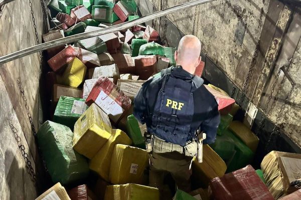 Polícia Rodoviária Federal realiza a maior apreensão de maconha do ano no oeste do Paraná
