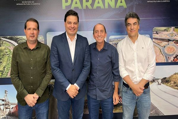 Micheletto e Sandro Alex discutem  pavimentação de via estratégica