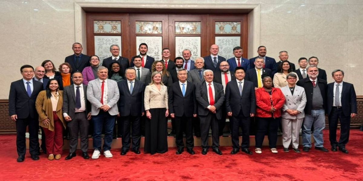 Professora Liliam representa Cascavel em missão oficial brasileira na China