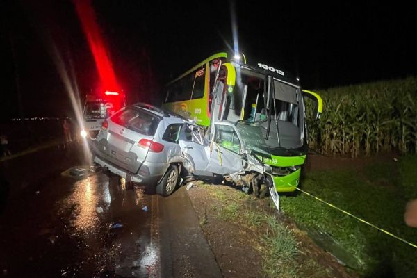 Homem 33 anos morre após colisão frontal entre ônibus e carro na PR-364 em Palotina