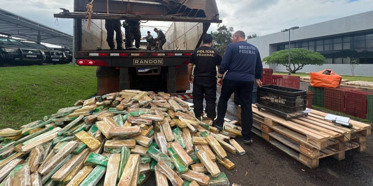 Receita e PF apreendem três toneladas de entorpecentes na aduana da Ponte Internacional da Amizade