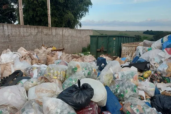 Foto relacionada a notícia: Vereador denuncia abandono do Projeto de Reciclagem no Parque Industrial de Santa Tereza do Oeste