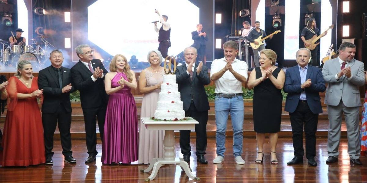 Baile marca comemoração de 60 anos da Associação Atlética Comercial