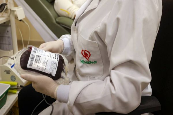 Baixas temperaturas e queda de estoque: Hemepar pede doações de sangue em todo o Estado