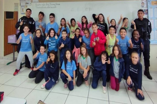 Patrulha Amiga da GM leva conscientização sobre drogas e segurança para alunos da Escola Luiz Vianey