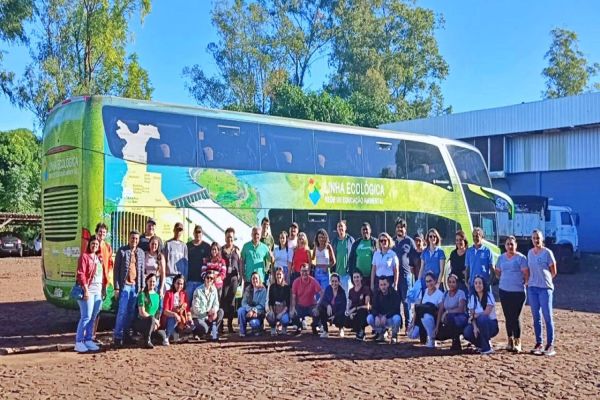 Assoremi recebe visita de técnicos e catadores para troca de experiências em gestão de resíduos