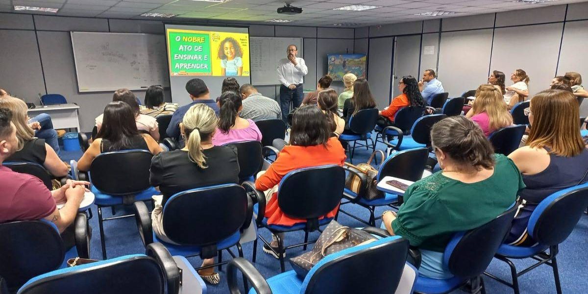 Gestores da AMOP investem em formação para fortalecer educação pública