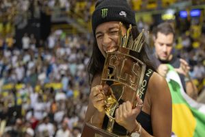 Imagem referente à notícia: Rayssa Leal conquista etapa da Liga Mundial de Street Skate