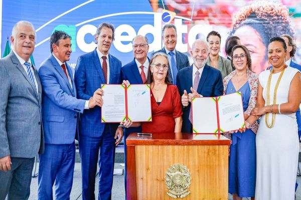 Lula lança Programa Acredita para ampliar acesso ao crédito e apoiar MEIs, Micro e Pequenas Empresas