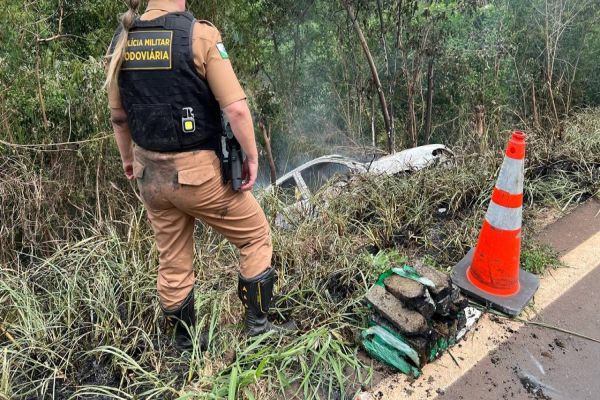 BPRv apreende veículo e 88 kg de maconha após capotamento seguido de incêndio