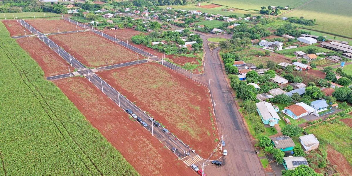 Famílias de Itaipulândia celebram autorização de construção no Jardim Esperança de Santa Inês