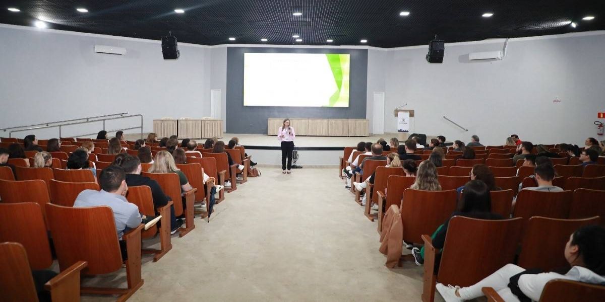 Farmacêuticos de Cascavel recebem treinamento sobre exames de análises clínicas