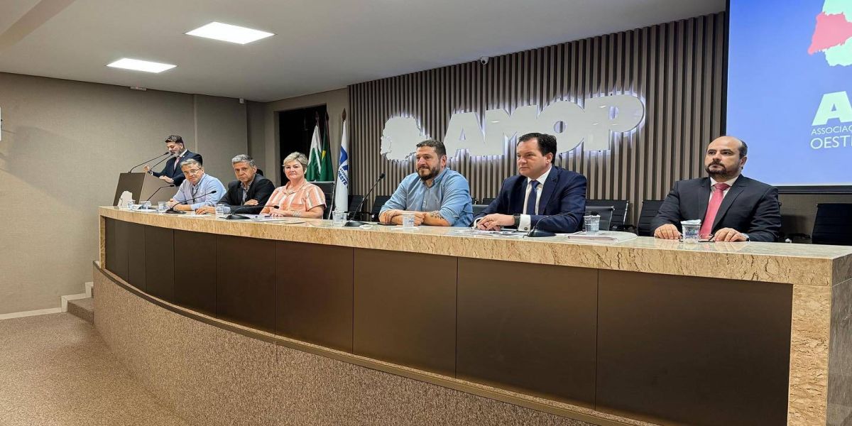 Diretor-Geral da Copel se reúne com prefeitos e abre diálogo sobre quedas de energia na Região Oeste