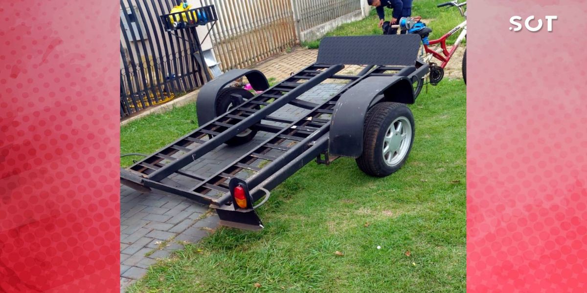 Homem é flagrado pela GM, puxando carretinha furtada com bicicleta no Bairro Santa Cruz em Cascavel