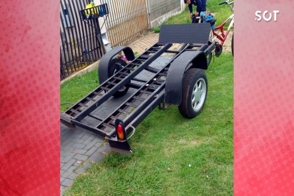 Homem é flagrado pela GM, puxando carretinha furtada com bicicleta no Bairro Santa Cruz em Cascavel