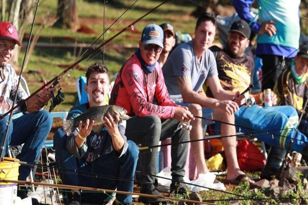 Pesca no Lago de Cascavel atrai milhares em evento de lazer e solidariedade