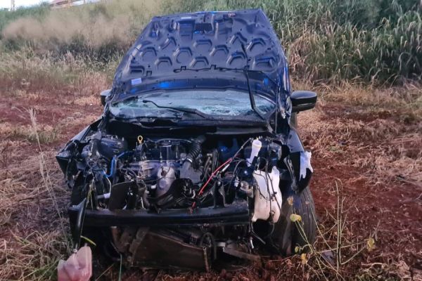 Veículo cai em barranco no km 632 da BR-277 em Céu Azul