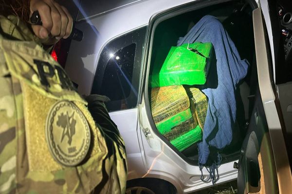 Motorista é detido pela PRF com 264 kg de maconha após tentativa de fuga em Virmond