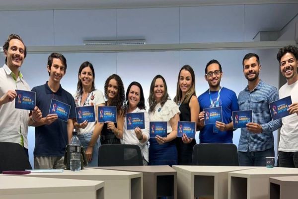 Acic promove campanha de acolhimento do autista no comércio de Cascavel